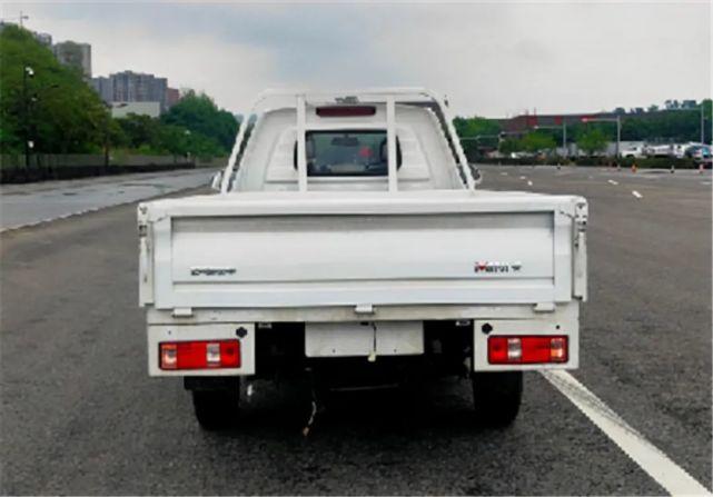 川汽野马皮卡发布,双后胎 2.7米货箱,又一款非典型产品